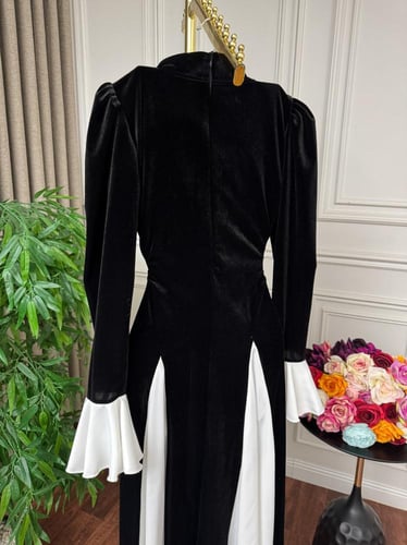 فستان مخمل اسود اكمام