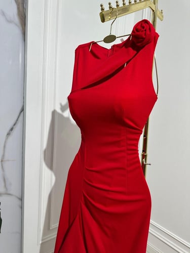 فستان احمر كريب