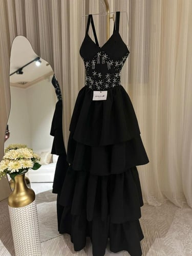 فستان اسود كسرات