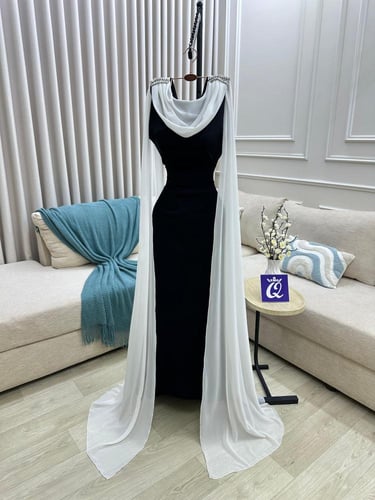 فستان خامه باربي مع جورجيت كلوش مع اكسسوار