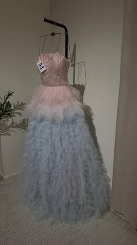 فستان سهرة تول منفوش بتدرجات الوردي والأزرق