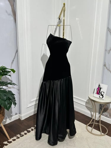 فستان مخمل اسود