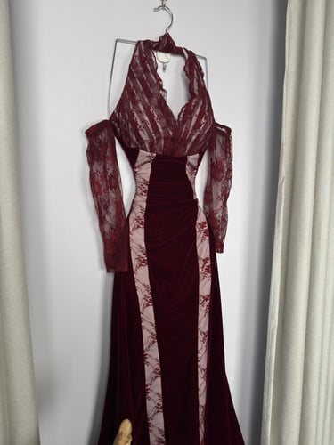 فستان شتوي مخمل كوري دانتيل