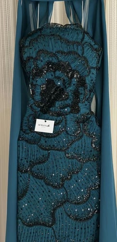 فستان سهره ممزوج بالترتر والخرز