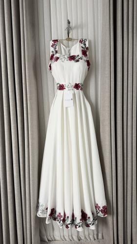 فستان ناعم ناعم مطرز بزهور ريفية حمراء