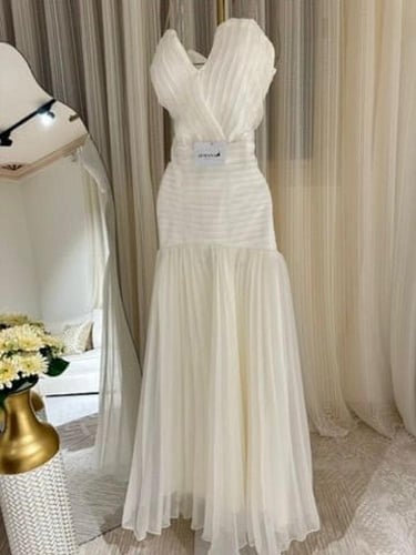 فستان ناعم ابيض توب