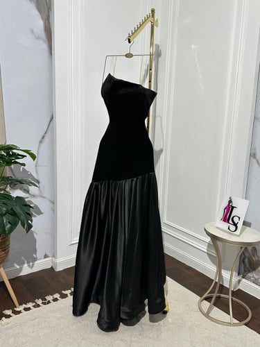 فستان مخمل اسود