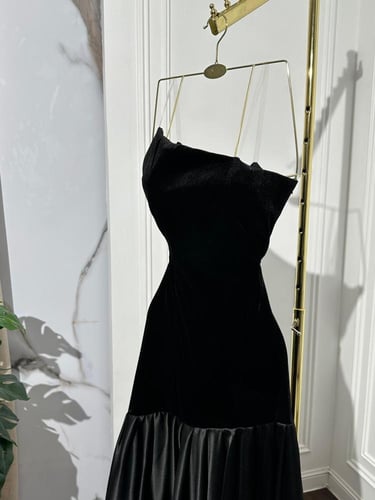 فستان مخمل اسود