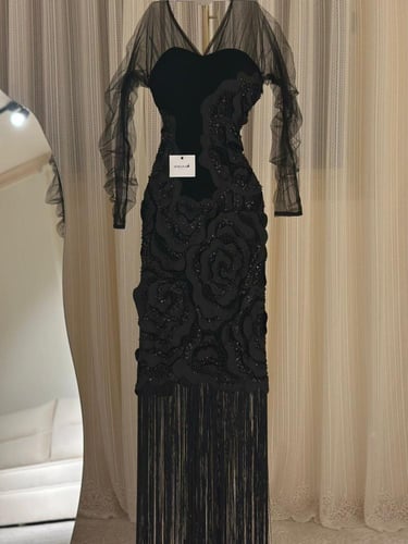 فستان سهره اسود كريب مزين بتطريز