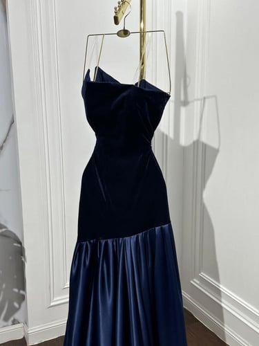 فستان مخمل كحلي