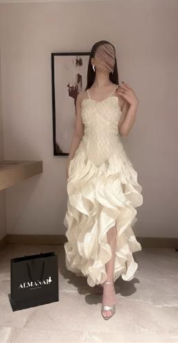 فستان سهرة صدر مطرز وتنورة كشكش