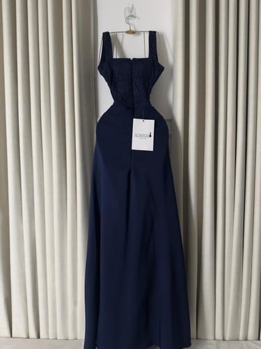 فستان ناعم بأكمام علاقي دانتيل لون كحلي