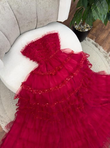 فستان احمر سهره تل