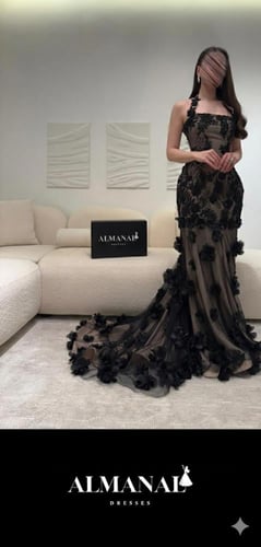 فستان سهرة هالتر اسود بتطريز زهور