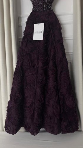 فستان بنفسجي داكن تول ورد بكورسيه مرصع بالكريستال