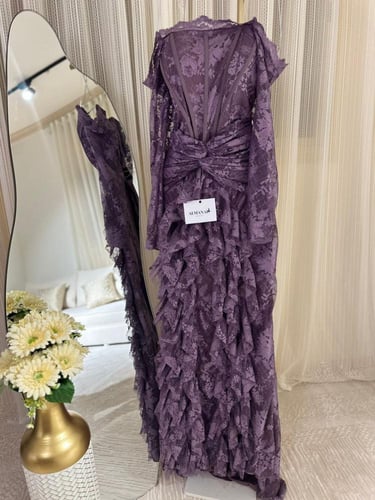 فستان ناعم دانتيل بتفاصيل كسرات