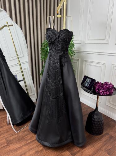 سهرة ميكادو أسود راقي بتطريز ورود لامع وقصّة ذيل و...