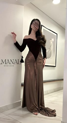 فستان ناعم بني اكمام طويله