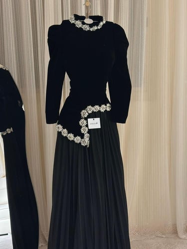 فستان شتوي سهره جوخ اسود اكمام