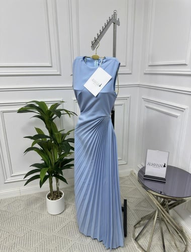 فستان سماوي ناعم باربي