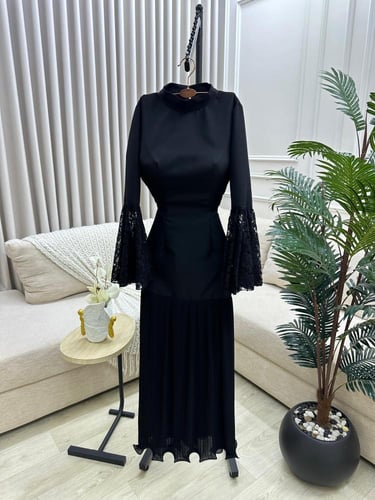 فستان قماش باربي بأكمام دانتيل