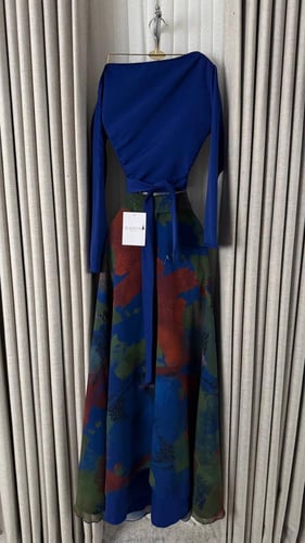 طقم بلوزة درابيه أزرق ملكي وتنورة مشجرة