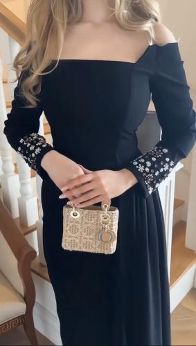 فستان اسود اكمام