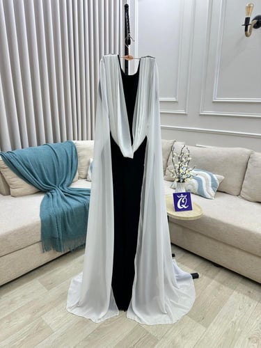 فستان خامه باربي مع جورجيت كلوش مع اكسسوار