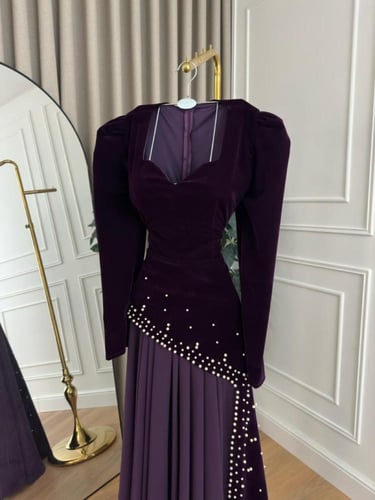 فستان شتوي ليكي جوخ مطرز من جورجيت