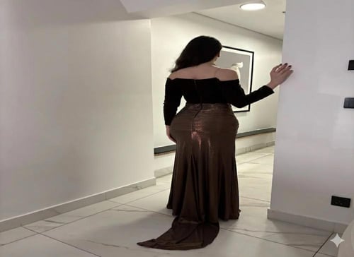 فستان ناعم بني اكمام طويله