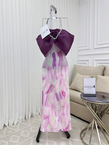 فستان سهرة ملون بفيونكة بنفسجية وسلسلة كريستال