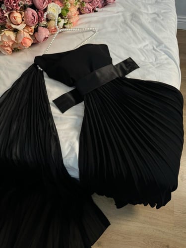 فستان اسود ميد اطراف مثلث