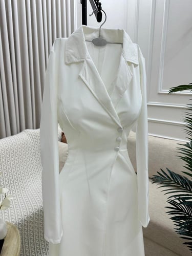 فستان ناعم ابيض