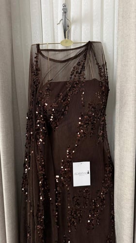 فستان سهرة بكتف واحد من الشيفون المكسر والمطرز بال...