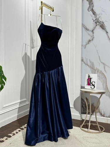 فستان مخمل كحلي