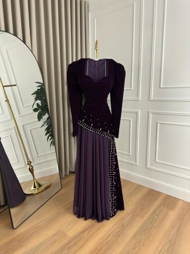 فستان شتوي ليكي جوخ مطرز من جورجيت