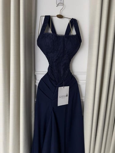 فستان ناعم بأكمام علاقي دانتيل لون كحلي