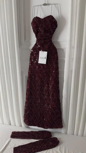 فستان سهره مطرز خرز اكمام منفصله برغندي