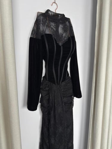 فستان شتوي اسود دانتيل مخمل