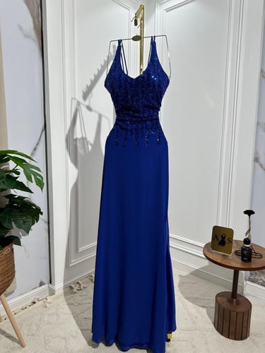 سهرة أزرق ملكي مرصّع بالترتر اللامع