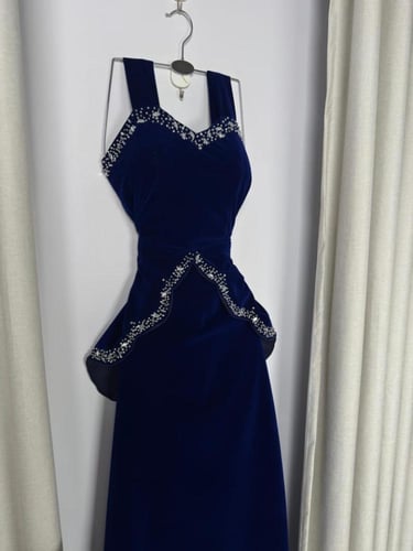 فستان شتوي مخمل كحلي تطريز