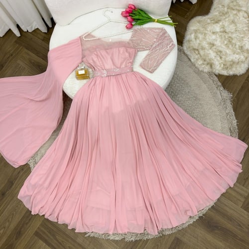 فستان للحوامل لون وردي