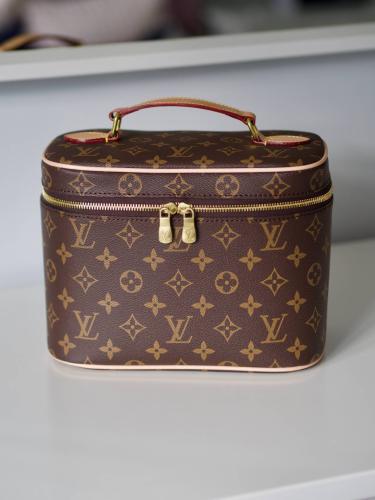 Lv makeup bag