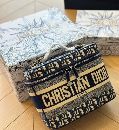 Makeup bag dior