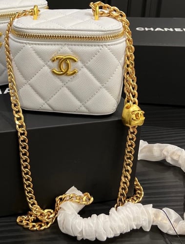 Chanel bag (gold)