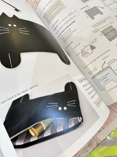 كتاب الشنط مع بتروناتها