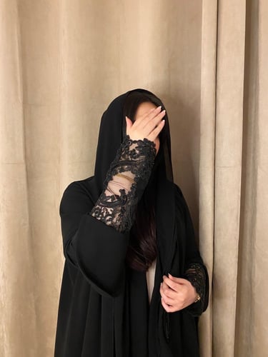 عباية كريب اسود x دانتيل بتطريز