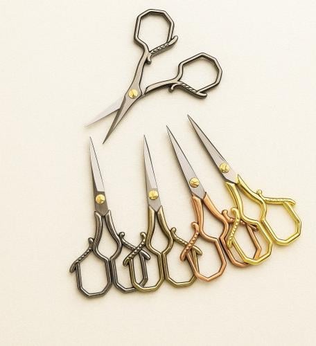 مقص صغير بتصميم كلاسيكي انيق