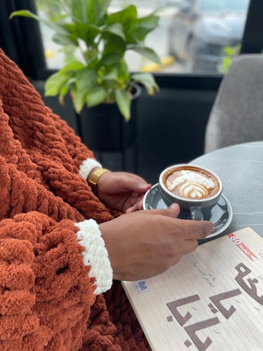 بطانية بفتحة رقبة وأكمام 130*150 بخيوط بوفي