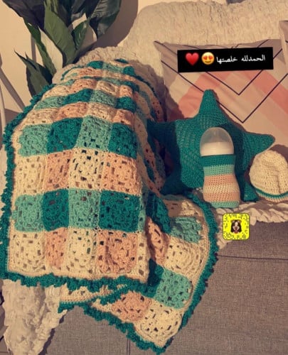 طقم كروشيه للبيبي مكون من ( مفرش - خدادية - بيت رض...